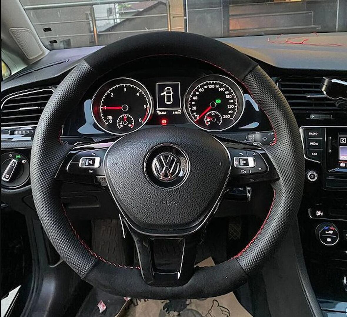 Golf 7-Jetta-Passat-Tiguan-Polo-T-Roc F1 UYUMLU Tüylü alcantra direksiyon kılıfı