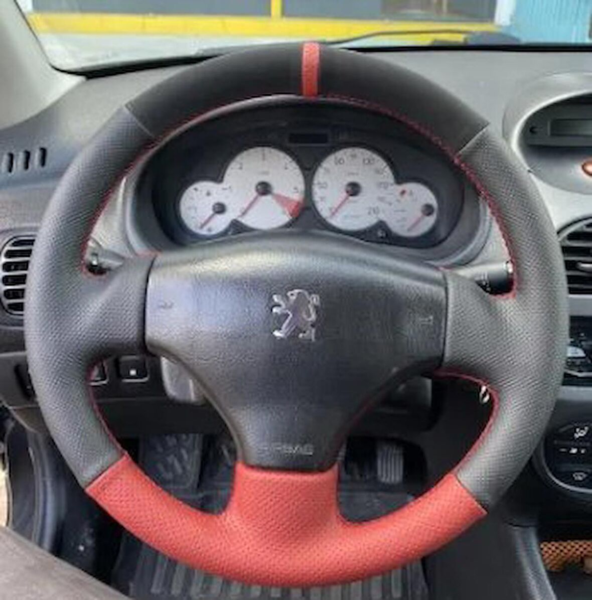 Peugeot 206 Araca Özel Direksiyon Kılıfı (Noktalı Nubuk Kırmızı Dikişli)