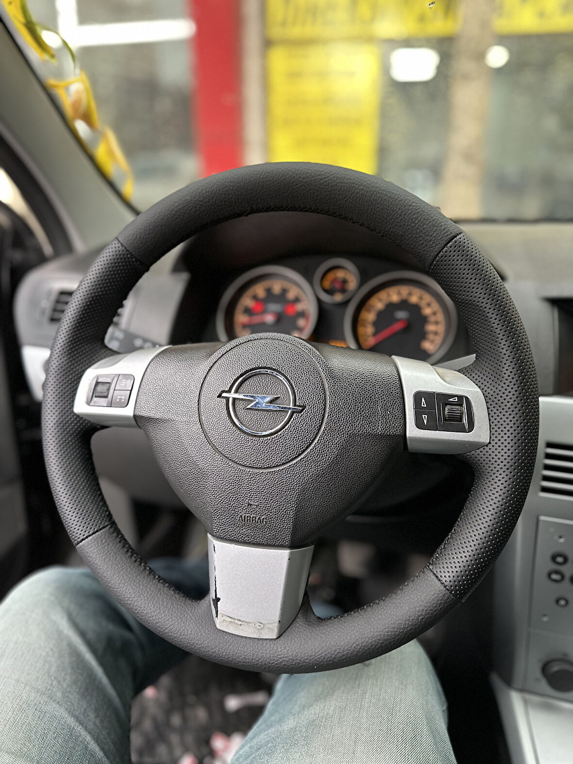Opel Astra H Araca Özel Direksiyon Kılıfı Siyah Dikişli ( Deri Sökülüp Gerekmektedir )