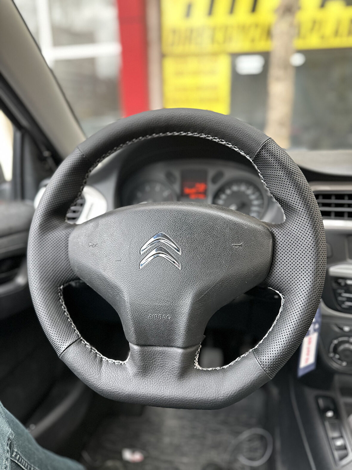 Citroen C-Elysee Araca Özel Direksiyon Kılıfı Uyumlu (Nokta Düz) Siyah Dikişli