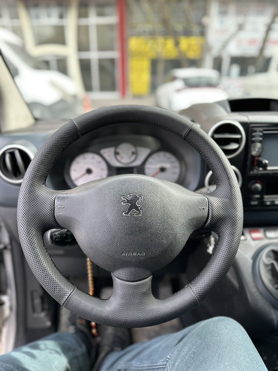 Peugeot Partner  Araca Özel Direksiyon Kılıf