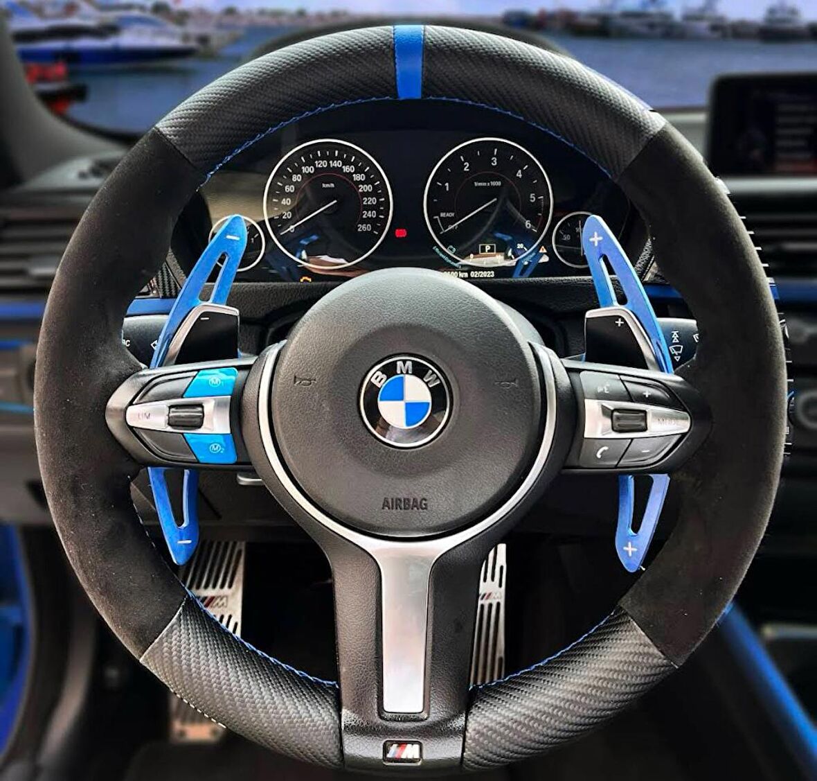 Bmw F30 Alcantra Karbon Mavi Yüzüklü Mavi Dikişli (Simit Kısmına Dikilir TAM KILIF DEĞİLDİR)