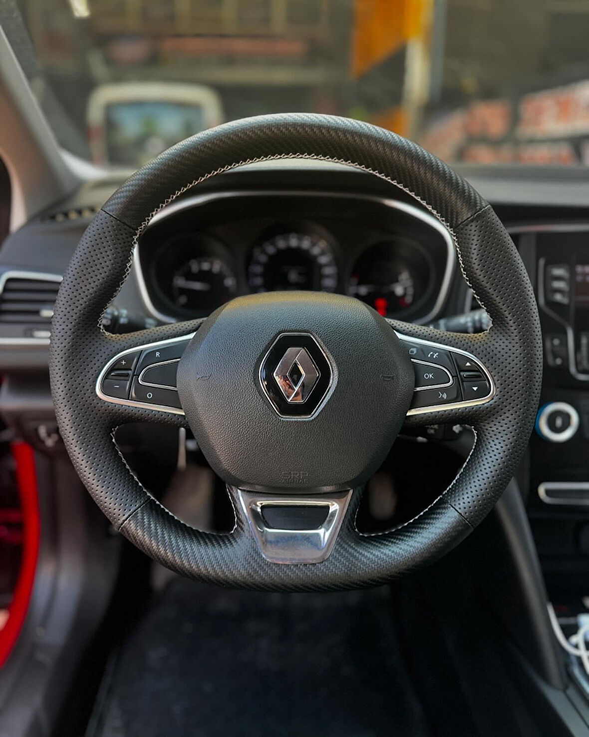 Renault Megane 4 İcon Araca Özel Direksiyon Kılıfı (SOFT NOKTA KARBON KREM İP)