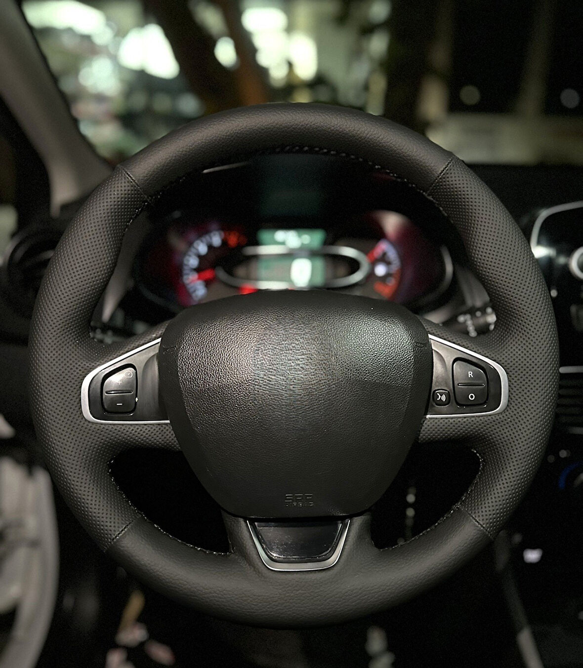 Clio 4 FAZ 2 Araca Özel Direksiyon Kılıfı AÇIKLAMAYI OKUYUN