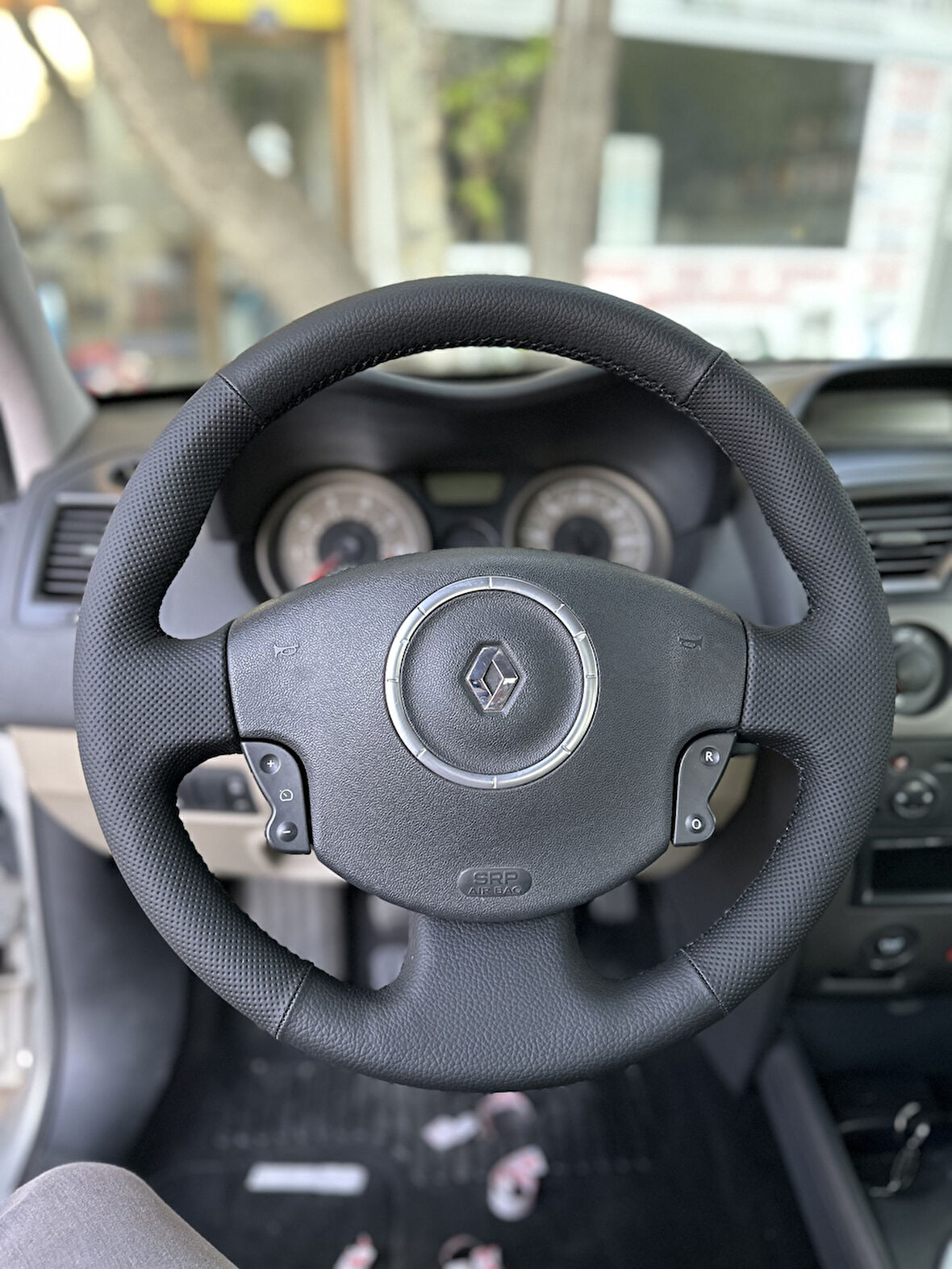 Kangoo Araca Özel Dikmeli Direksiyon Kılıfı