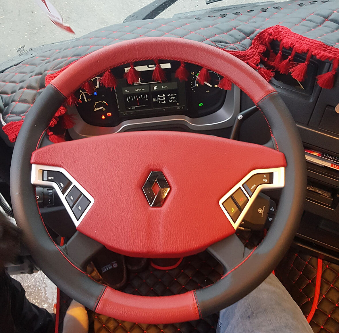 Renault 2018 Kamyon Direksiyon Kılıfı (Kırmızı Siyah)