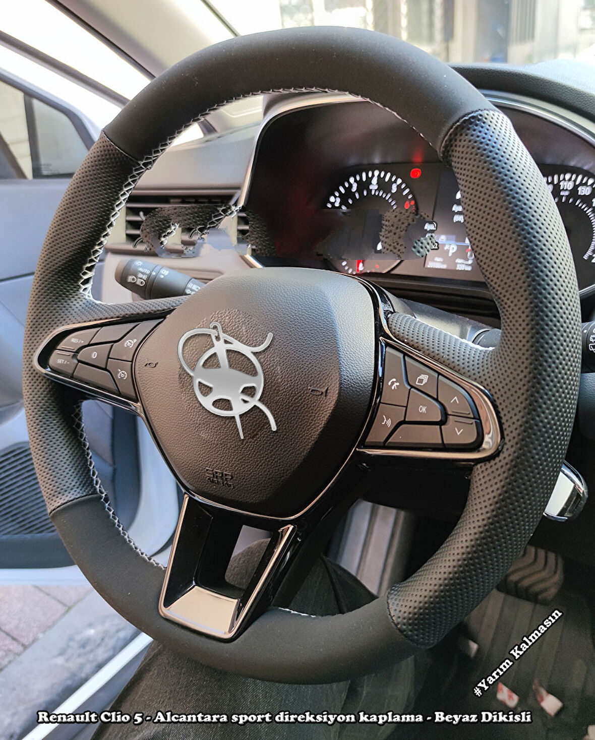 Clio 5 Araca Özel Direksiyon Kılıfı (Noktalı Alcantra)