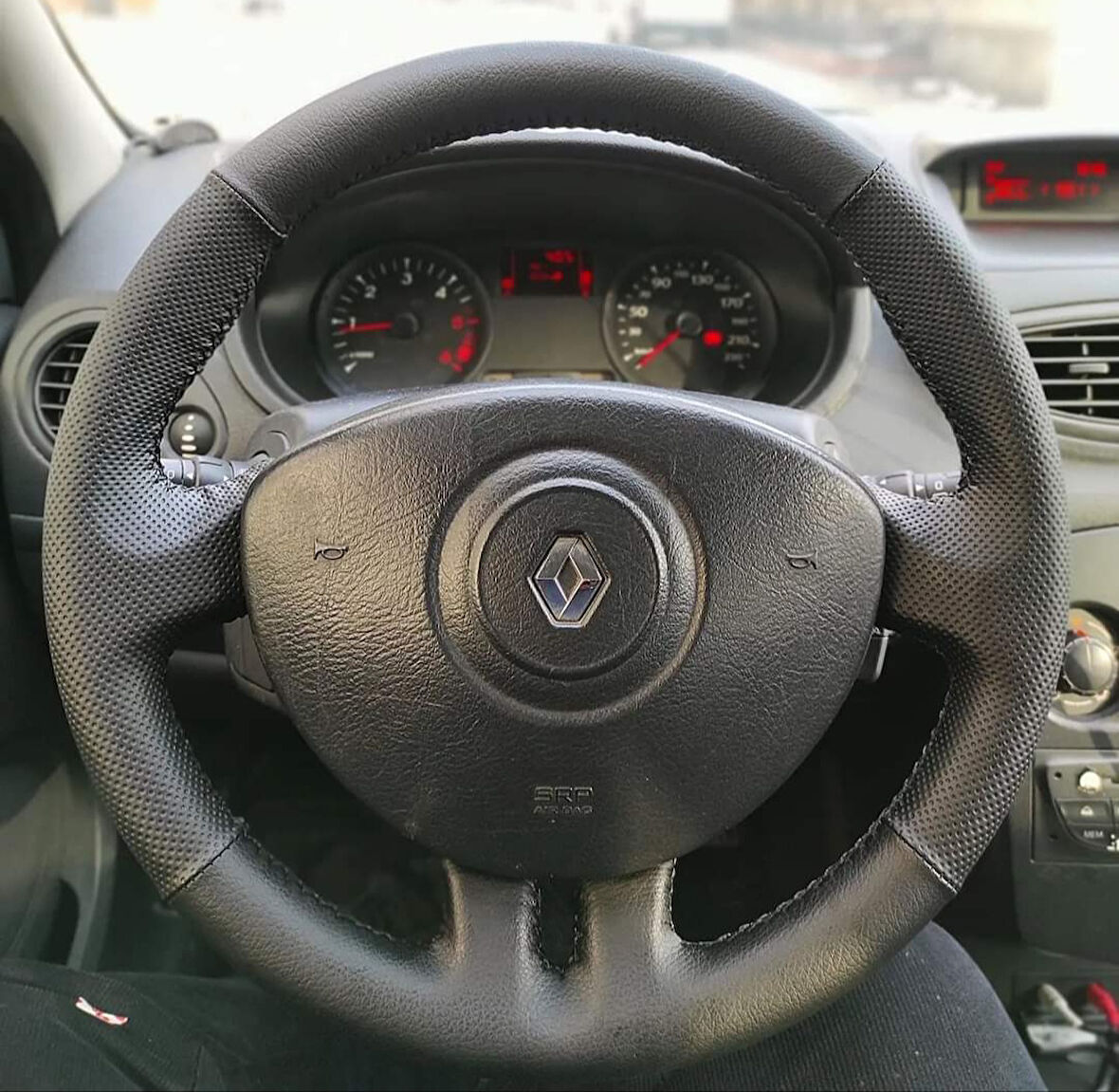 Clio 3 Araca Özel Direksiyon Kılıfı