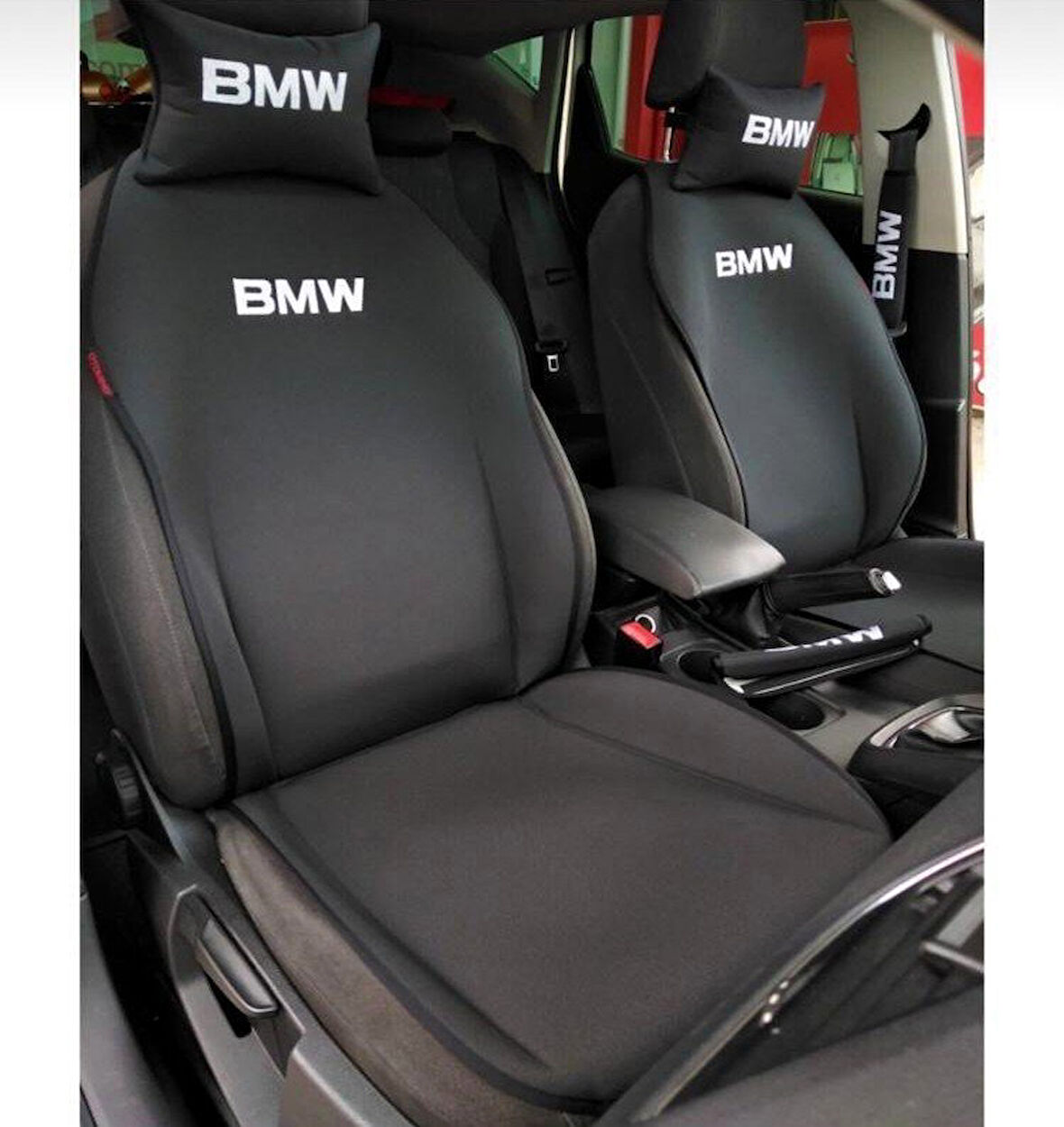 BWM Nakışlı Ön İkili Oto Koltuk Minderi 2 Adet Boyun Yastığı 2 Adet Kemer Pedi SİYAH