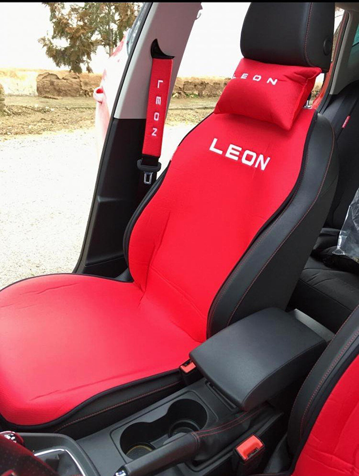SEAT LEON Nakışlı Ön İkili Oto Koltuk Minderi 2 Adet Boyun Yastığı 2 Adet Kemer Pedi KIRMIZI