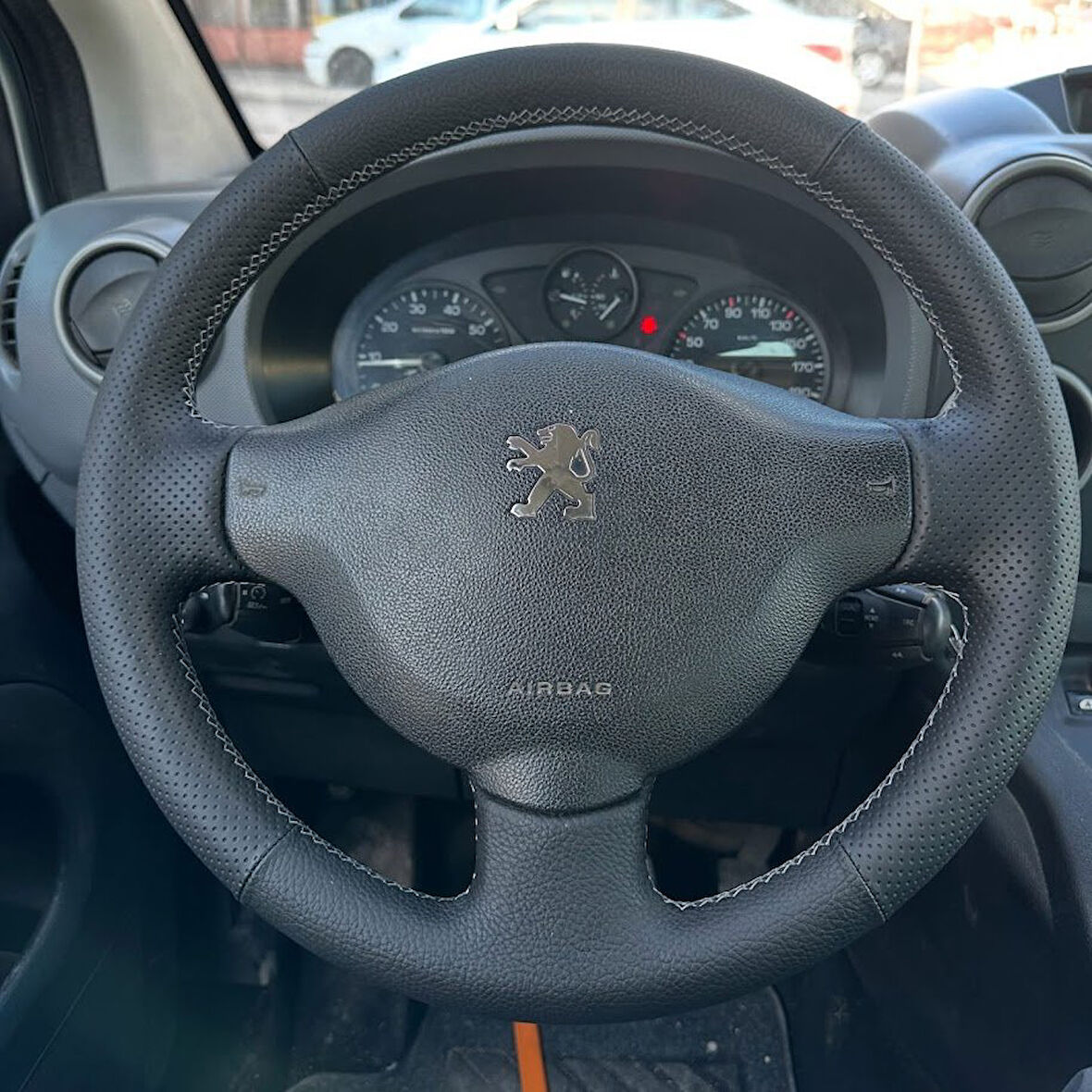 Citroen Berlingo Araca Özel Direksiyon Kılıfı NOKTA DÜZ GRİ İP