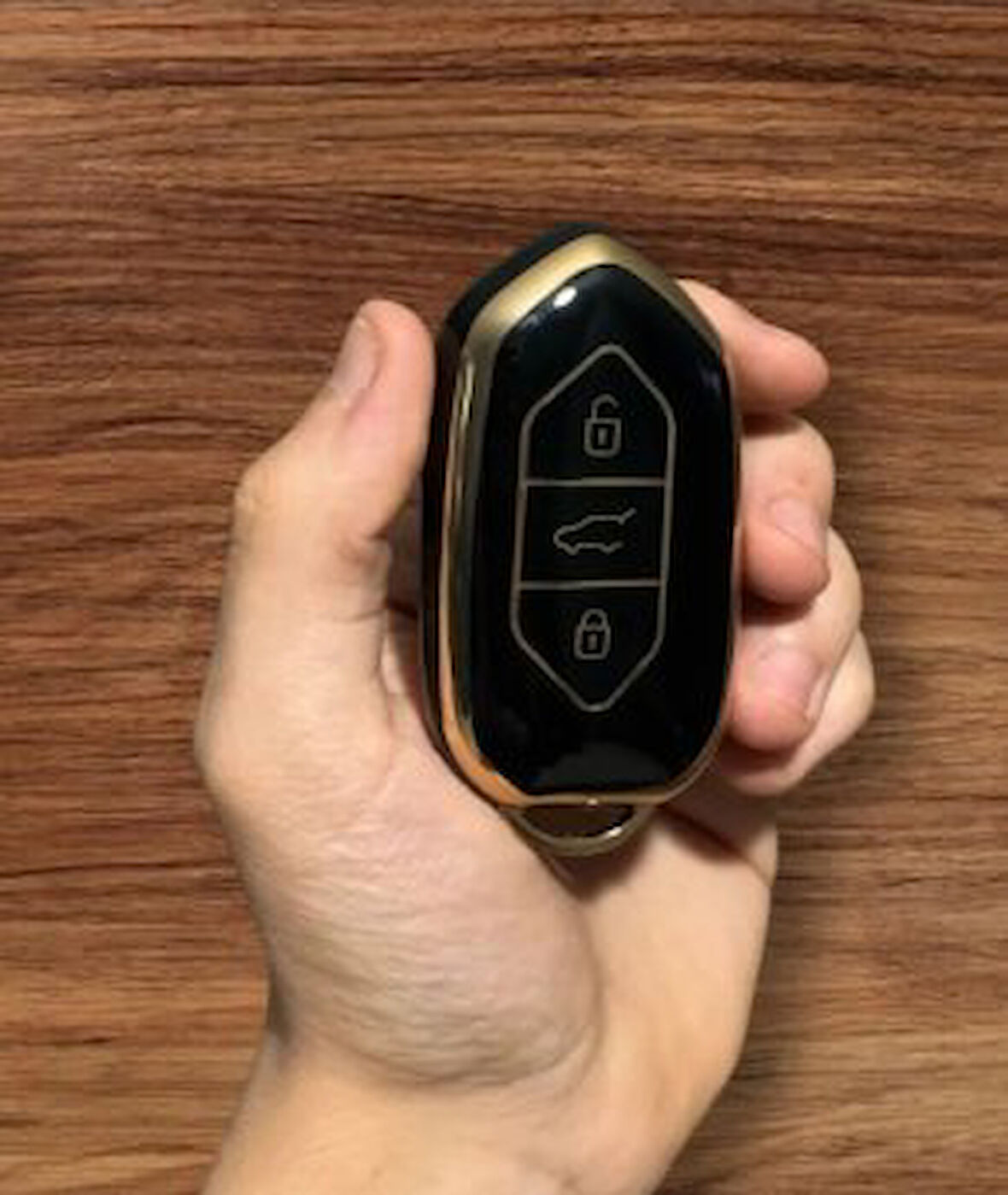 Togg T10x Uyumlu Anahtar Koruma kılıfı Siyah / Altın Detaylı Lütfen Anahtar Teyiti Yapınız
