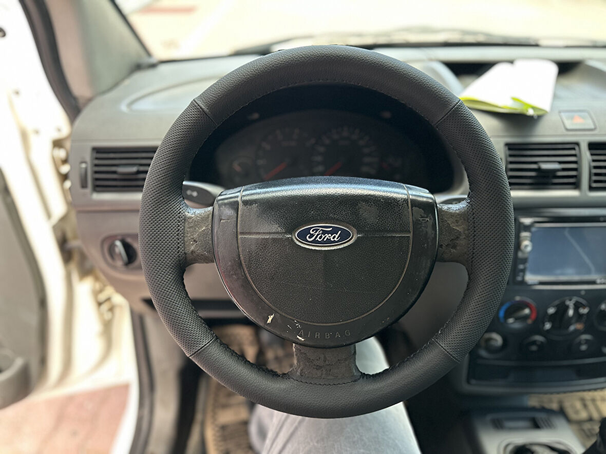 Ford Cornect Fiesta Dikmeli Direksiyon Kılıfı (Üniversal Kılıf)