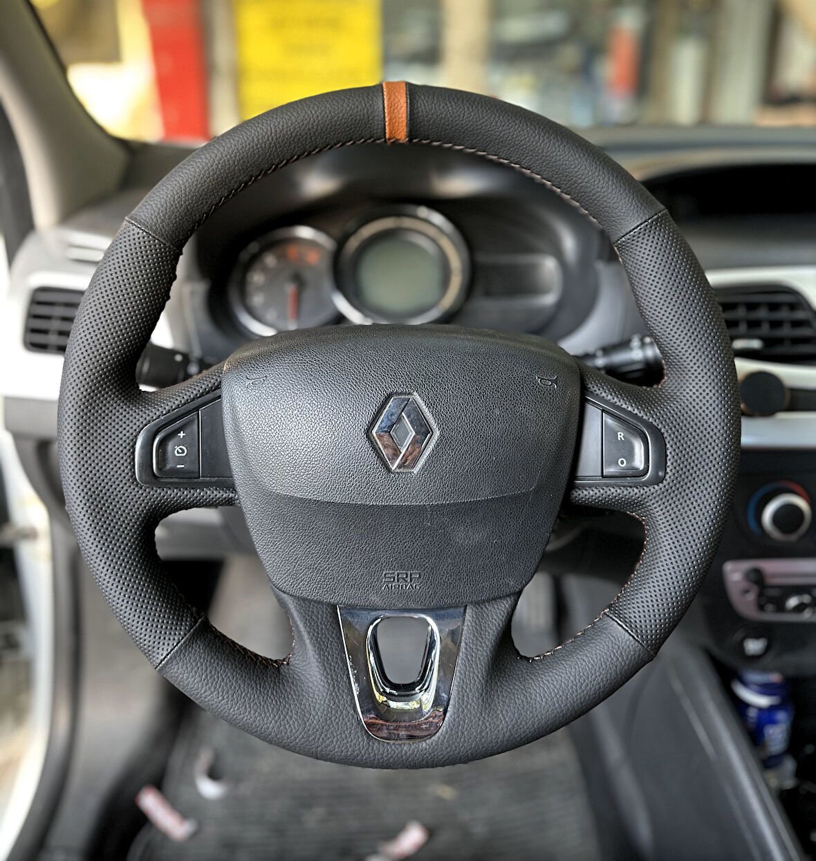 Clio 4 FAZ 1 2014-2017 Araca Özel Direksiyon Kılıfı (Makyajlı Kasalara Uyumlu Değildir)