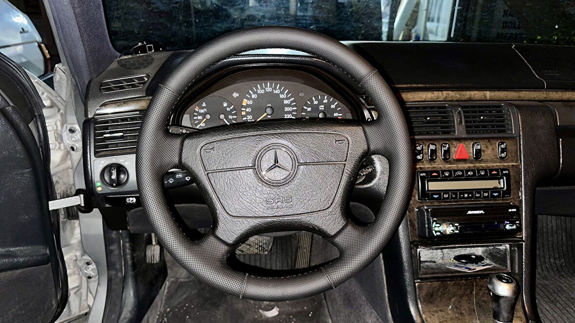 Mercedes E200 Araca Özel Direksiyon Kılıfı Çap 40 Eni 9.5 cm Olan Araçlara Uyumludur