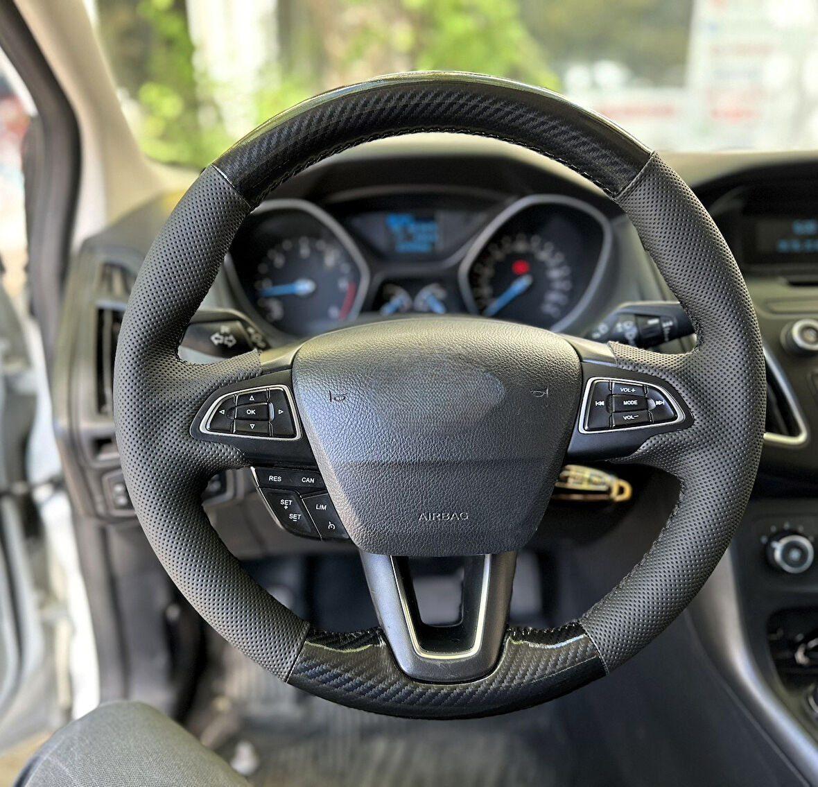 FOCUS 3,5 Araca Özgü Dikmeli Direksiyon Kılıfı F1 OLMAYAN DİREKSİYONA UYGUNDUR