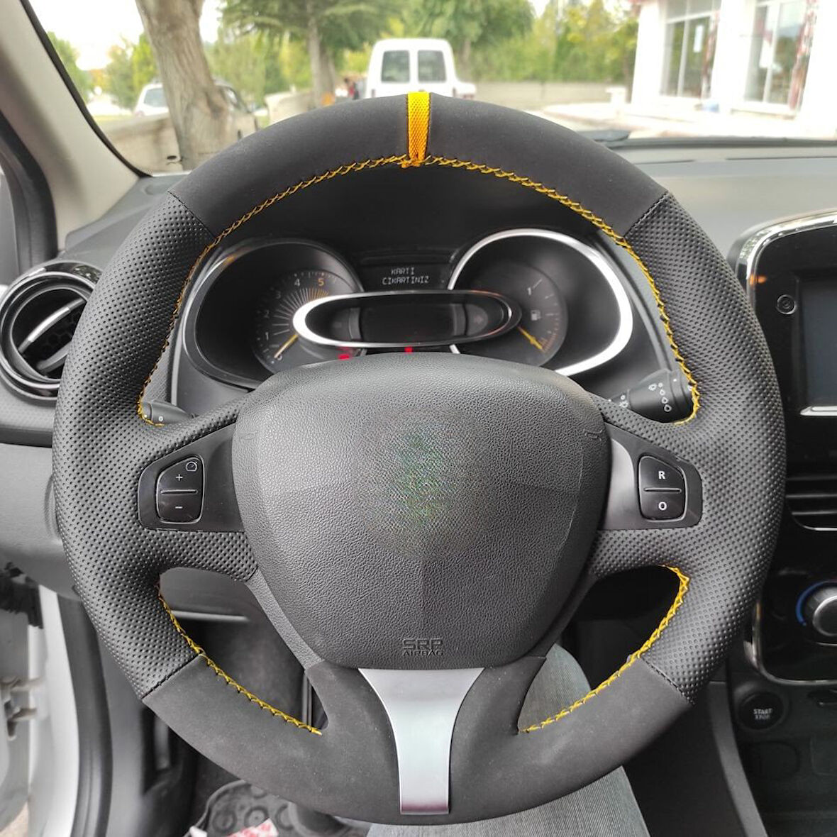 Clio 4 FAZ 1 2014-2017 Araca Özel Direksiyon Kılıfı (Makyajlı Kasalara Uyumlu Değildir)