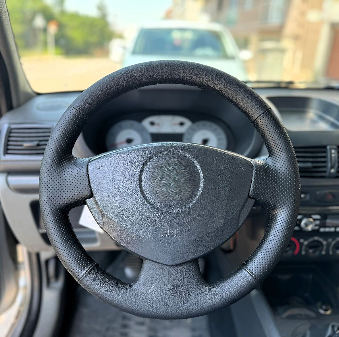 Clio 2 Araca Özel Direksiyon Kılıfı (NOKTA DÜZ)