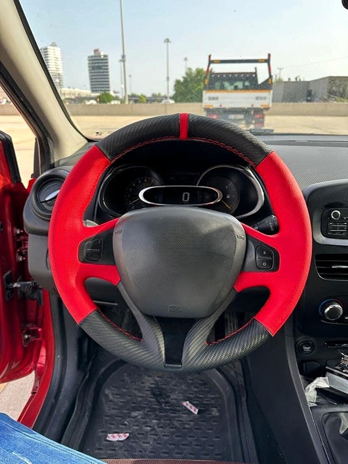 Clio 4 Faz 1 2014-2017 Araca Özel Direksiyon Kılıfı (ARACINIZIN DİREKSİYONUYLA TEYİT EDİNİZ)