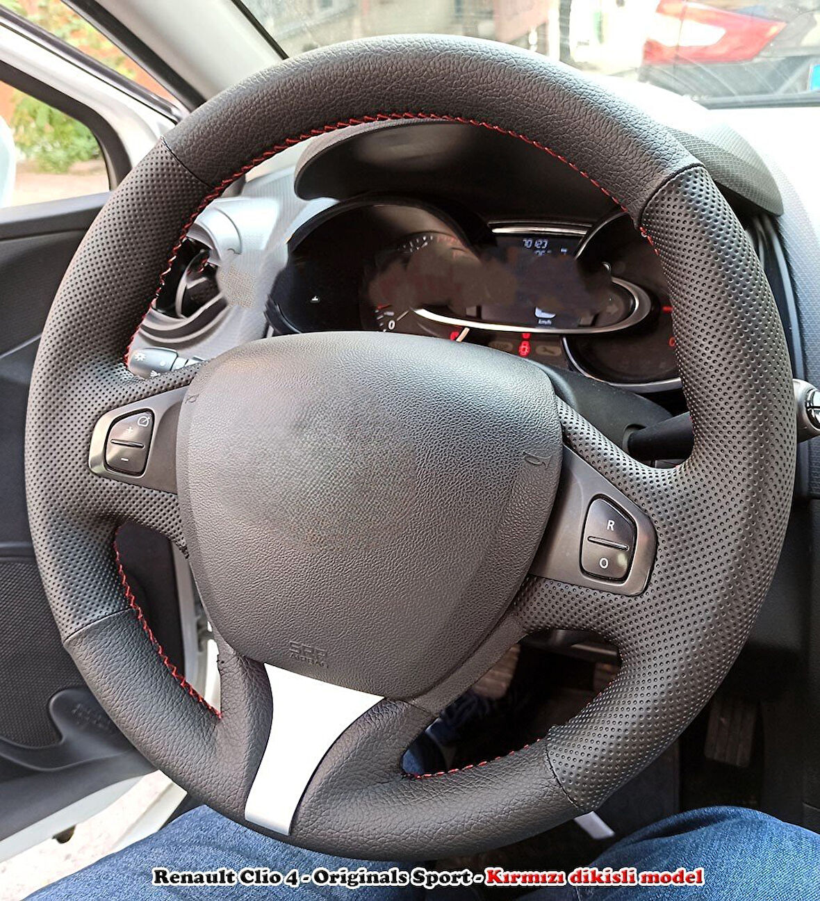 Clio 4 FAZ 1 2014-17 Araca Özel Dikmeli Direksiyon Kılıfı (Makyajlı Kasalara Uyumlu Değildir)