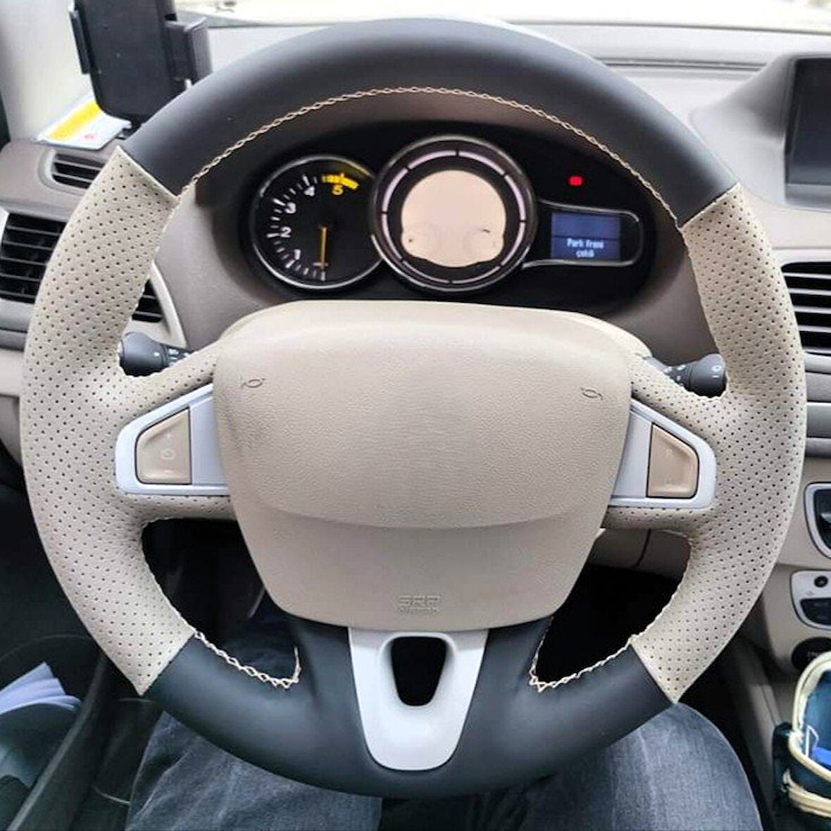 Megane 3 Araca Özel Direksiyon Kılıfı