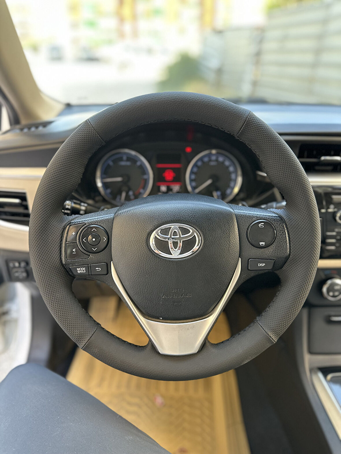 Toyota Corolla 2013-2018 Araca Özgü Dikmeli Direksiyon Kılıfı Nokta Düz Siyah İpli 