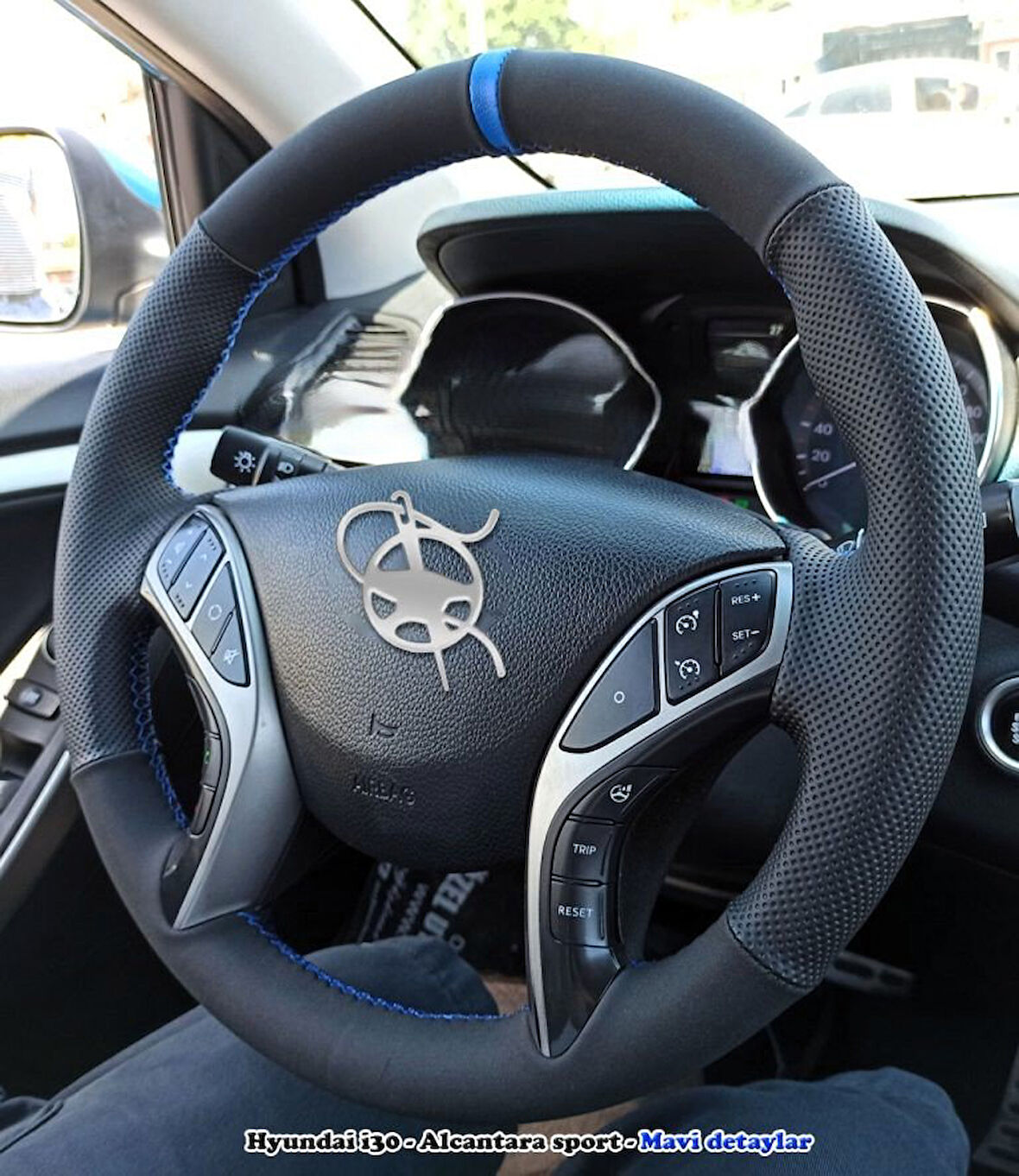 Hyundai i30 Elentra Araca Özel Dikmeli Direksiyon Kılıfı NOKTA NUBUK MAVİ İPLİ