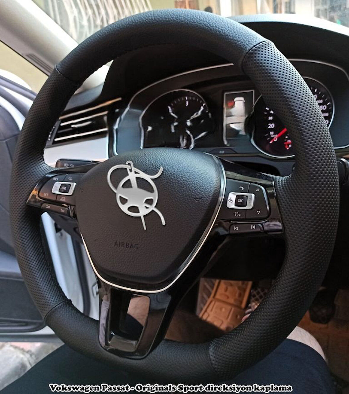 Golf 7 Jetta Passat Tiguan Polo-T-Roc F1 Dikmeli Araca Özel Direksiyon Kılıfı NOKTA DÜZ SİYAH İPLİ