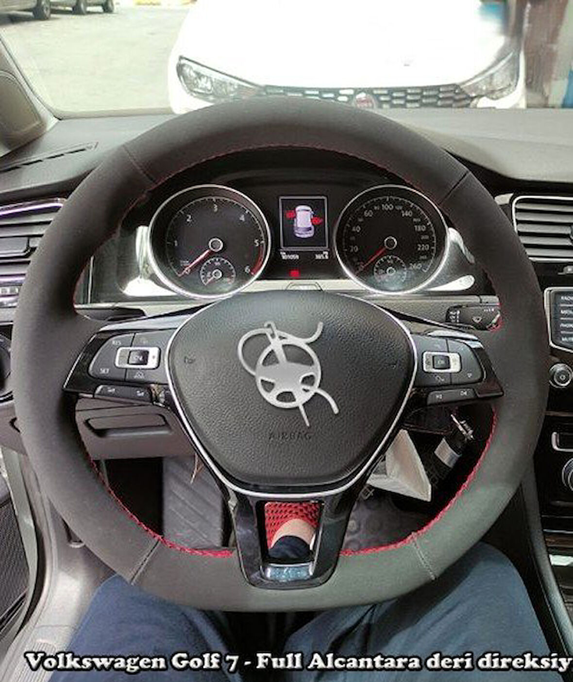 Golf 7 Jetta Passat Tiguan Polo-T-Roc F1 Dikmeli Araca Özel Direksiyon Kılıfı NUBUK KIRMIZI İPLİ