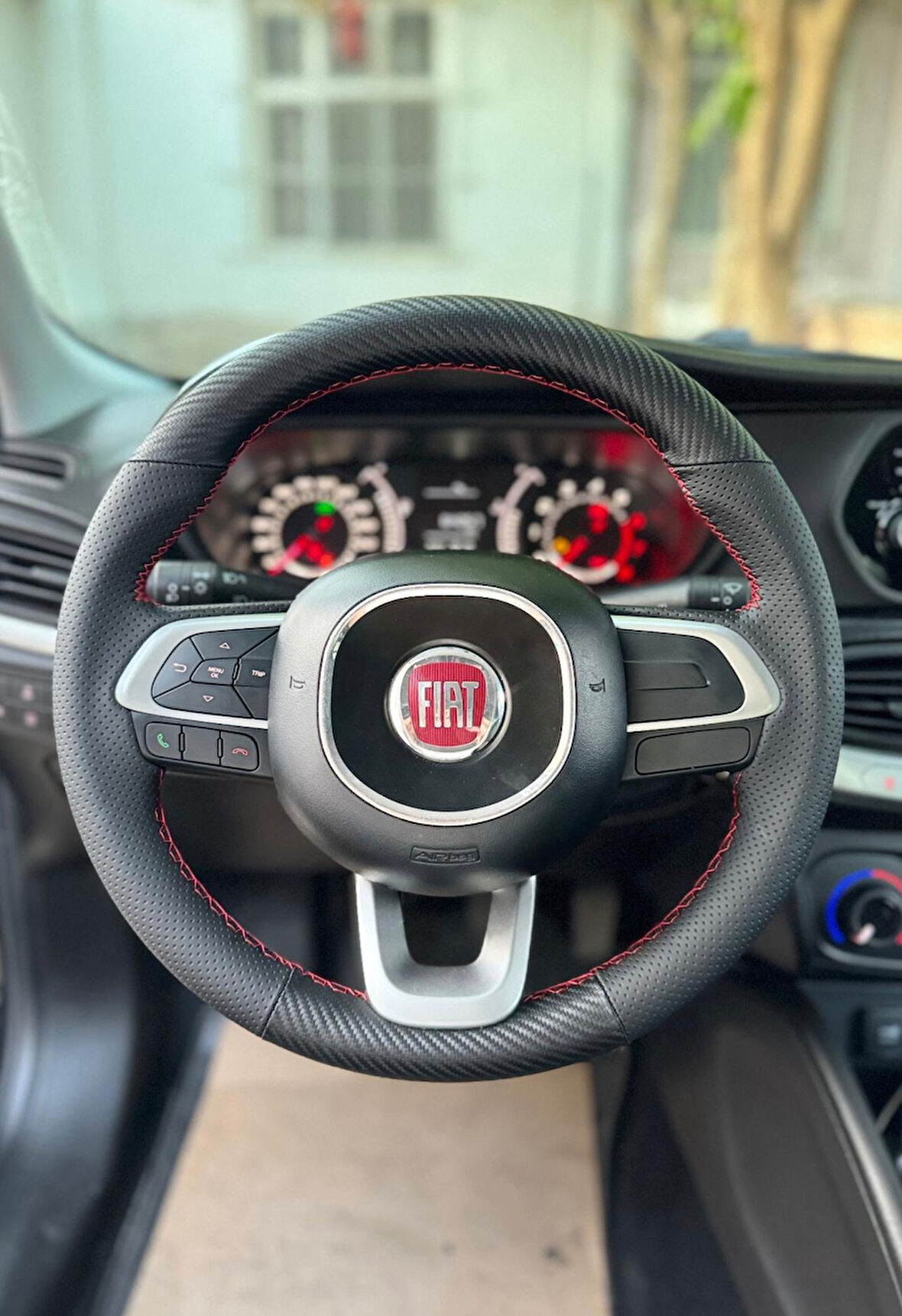  Fiat Egea 2015-2019 Araca Özel Direksiyon Kılıfı Uyumlu NOKTA KARBON KIRMIZI İP AÇIKLAMAYI OKUYUNUZ