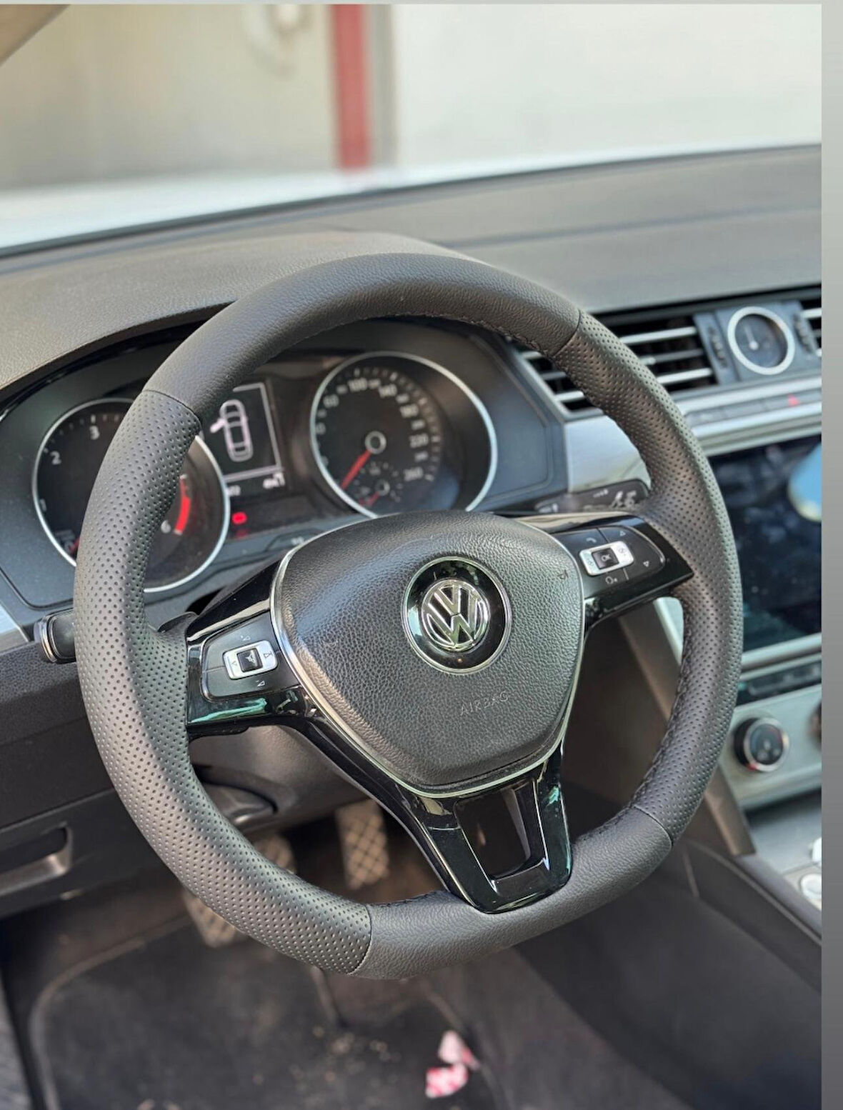 Volkswagen Golf 7 F1 OLAN Araca Uyumlu Direksiyon Kılıfı F1 OLANA UYGUNDUR (5D Kristal Karbon Soft Nokta)
