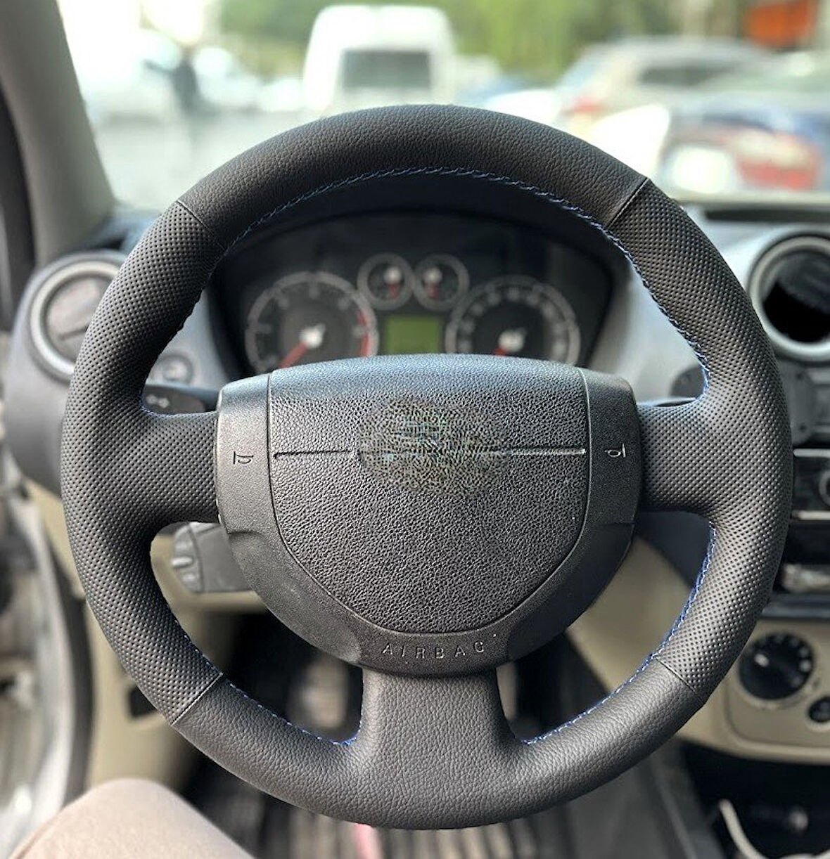 FORD CONNECT FİESTA ÇIKINTILI BOMBELİ ARACA ÖZEL DİKMELİ DİREKSİYON KILIFI NOKTA DÜZ MAVİ İP