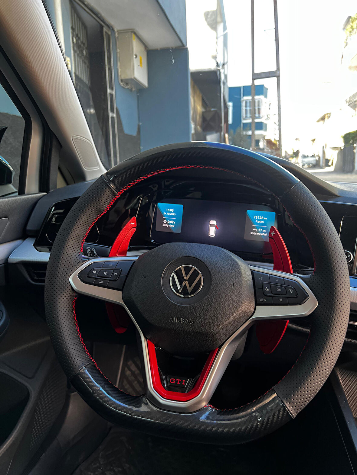 Volkswagen Golf 8 Caddy Direksiyon Kılıfı (5D Karbon Noktalı KIRMIZI Dikişli)