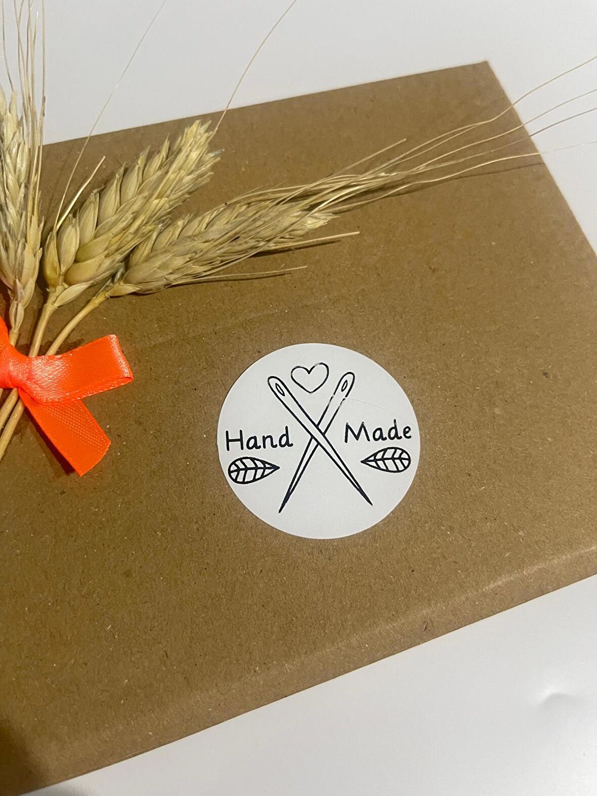 Handmade Çift iğneli Siyah Yazı Yuvarlak Yapışkanlı Etiket 5x5 cm 100 adet