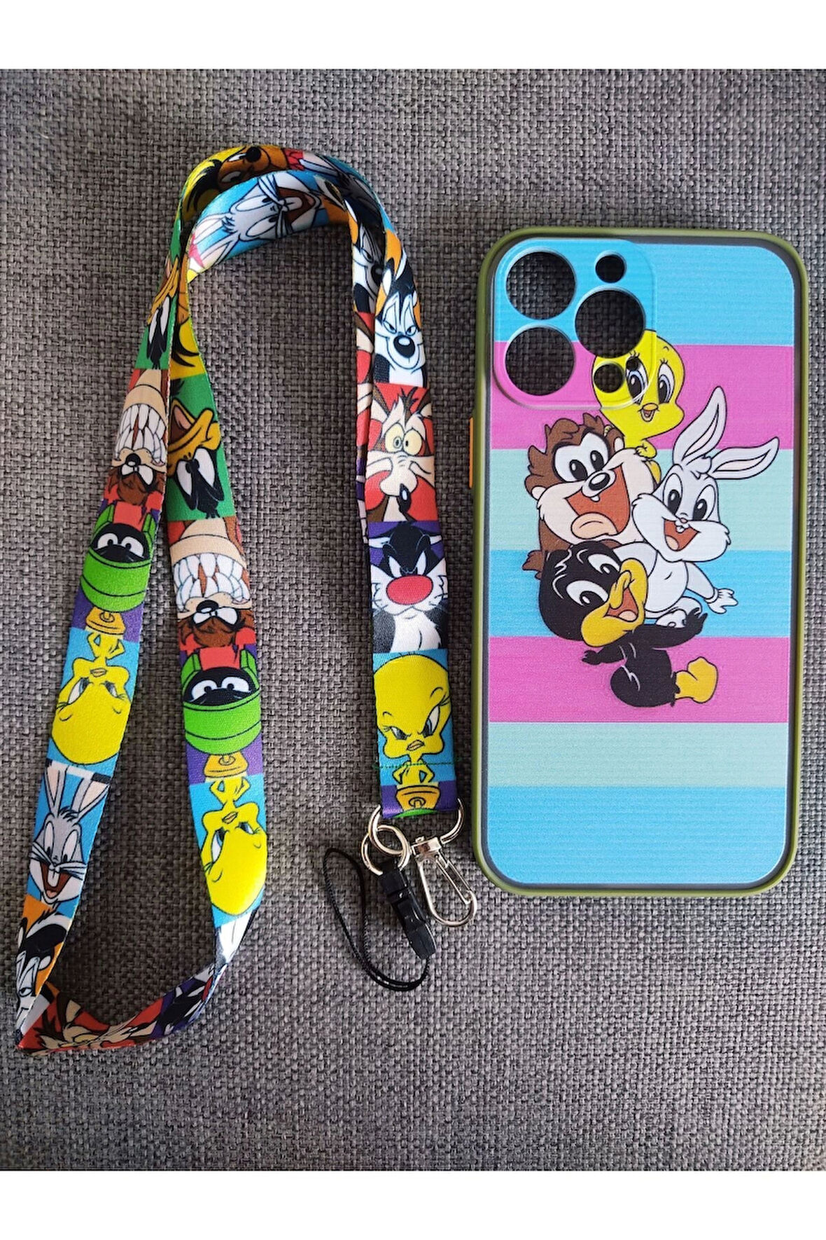 İPhone 13 Pro Uyumlu Looney Tunes Tasarım Tuşları Renkli Telefon Boyun Askılı Set Kılıf
