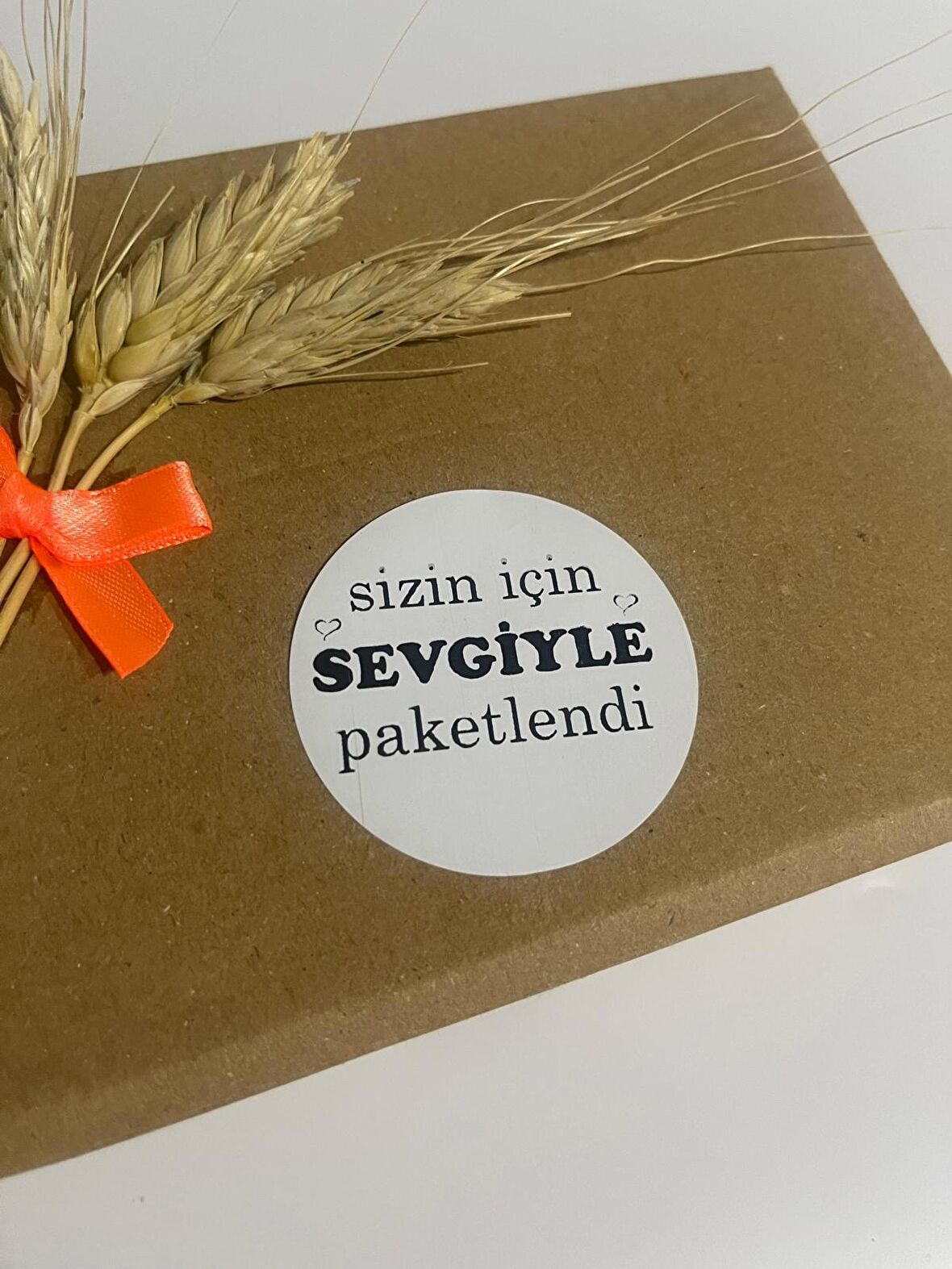 Sizin İçin Sevgiyle Paketlendi Siyah Yazılı Yuvarlak Yapışkanlı Etiket 4x4 cm 120 adet