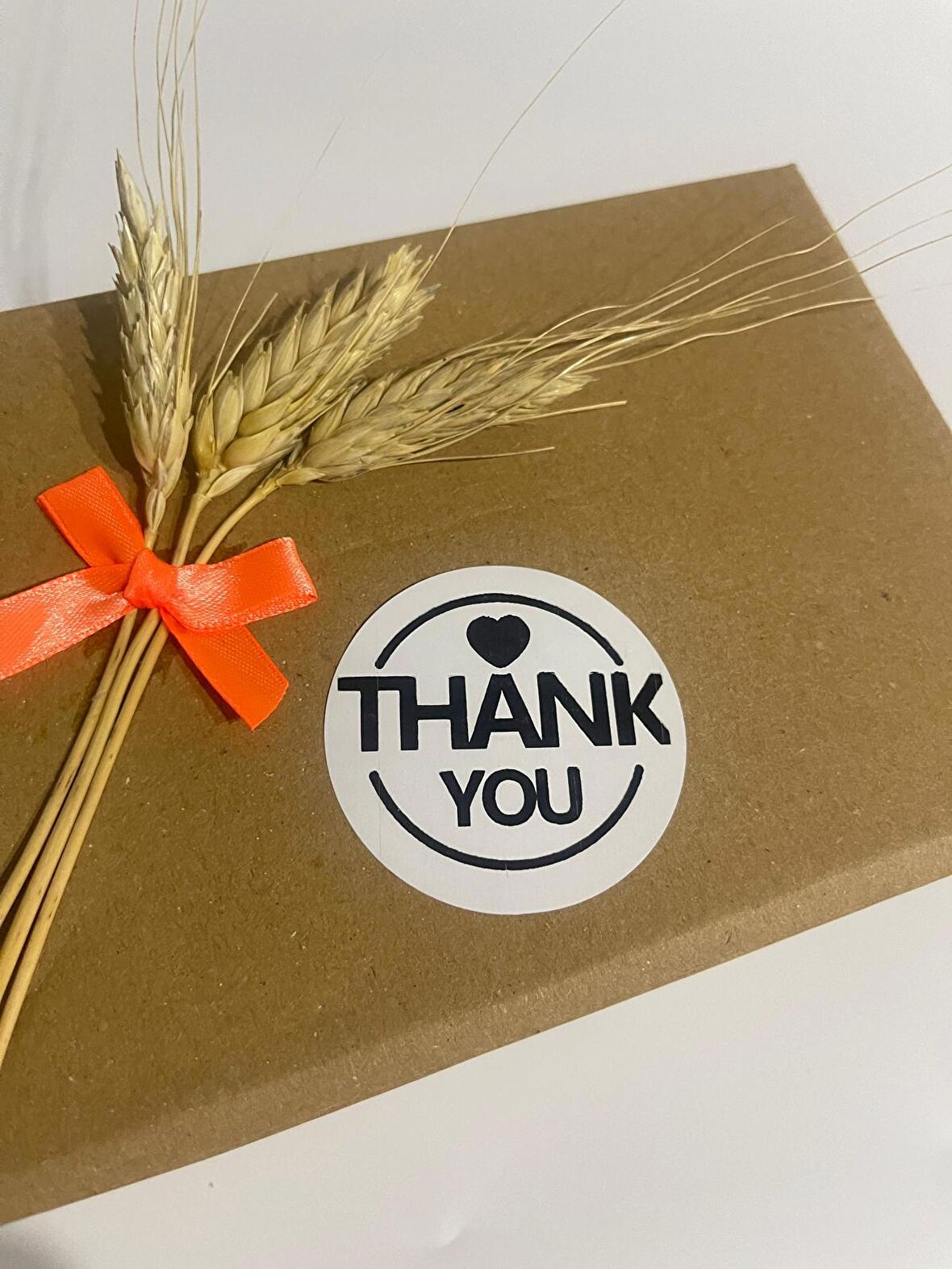 Thank You Yuvarlak Kalpli Siyah Yazılı Yuvarlak Yapışkanlı Etiket 5x5 cm 100 adet