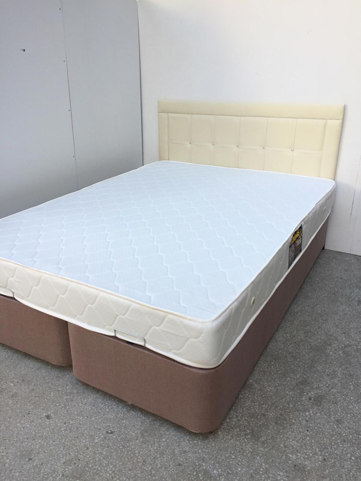 Bengi Ticaret Silinebilir Kumaş Çift Kişilik Kahverengi Baza + Başlık + Yatak 