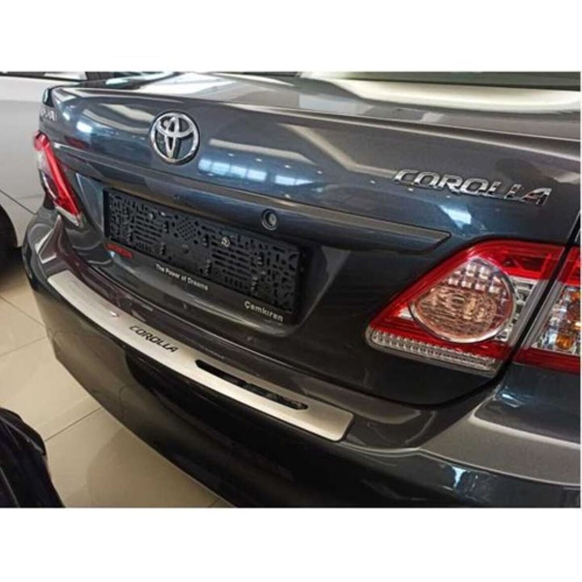 TOYOTA COROLLA SEDAN UYUMLU ARKA TAMPON EŞİĞİ 2013 ÜZERİ PASLANMAZ KROM