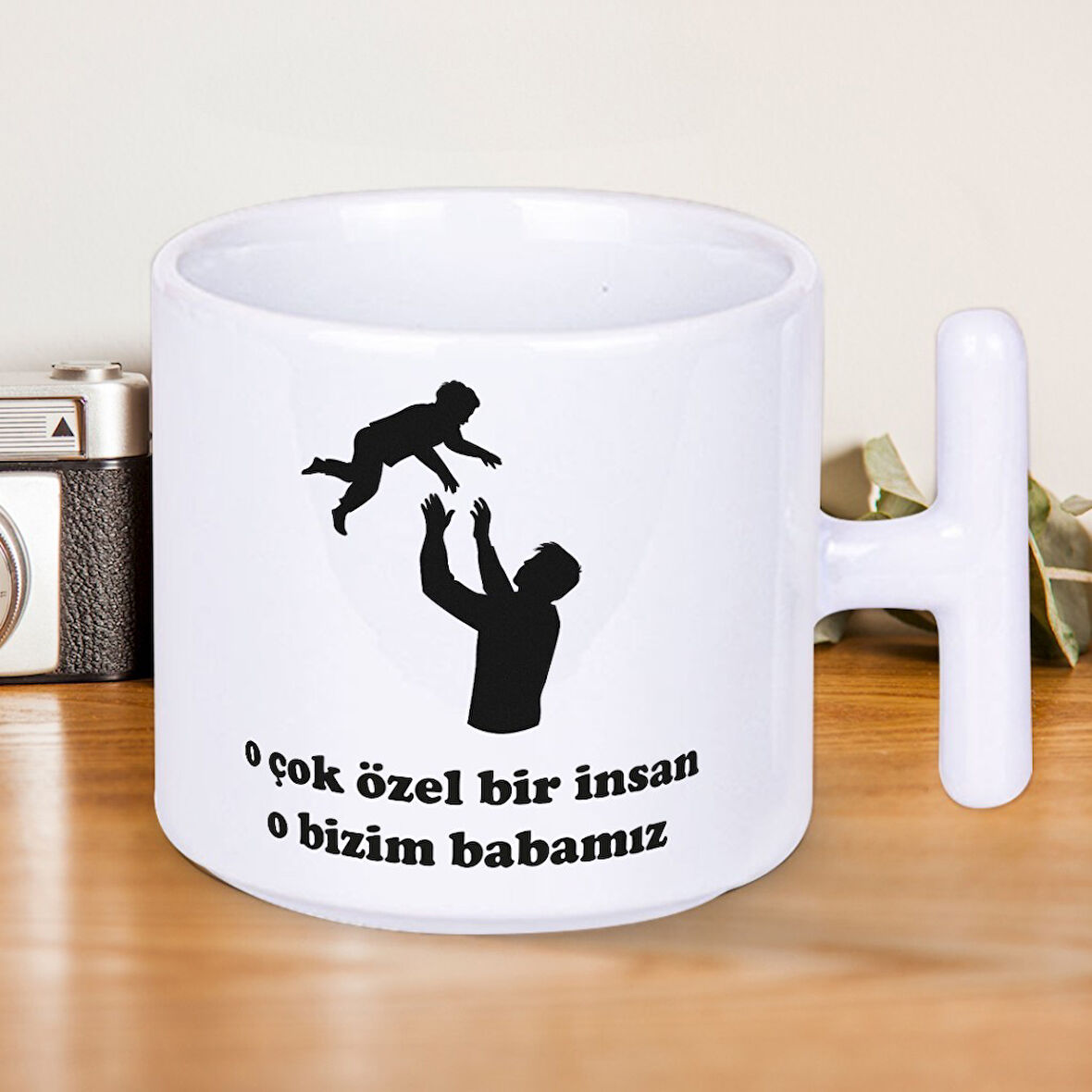 O Çok Özel Bir İnsan O Bizim Babamız Yazılı 1 Adet T Kupa Babalar Günü Hediyelilk T Kupa