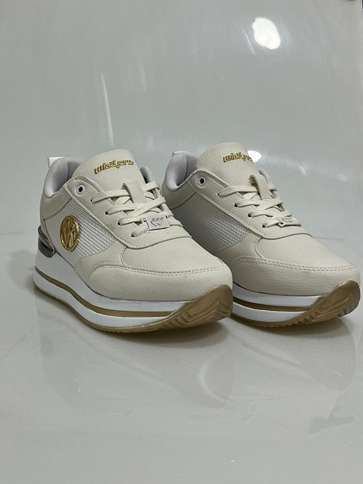 2927 Wickers-1 Bej Hafif Dolgu kadin Spor Ayakkabı