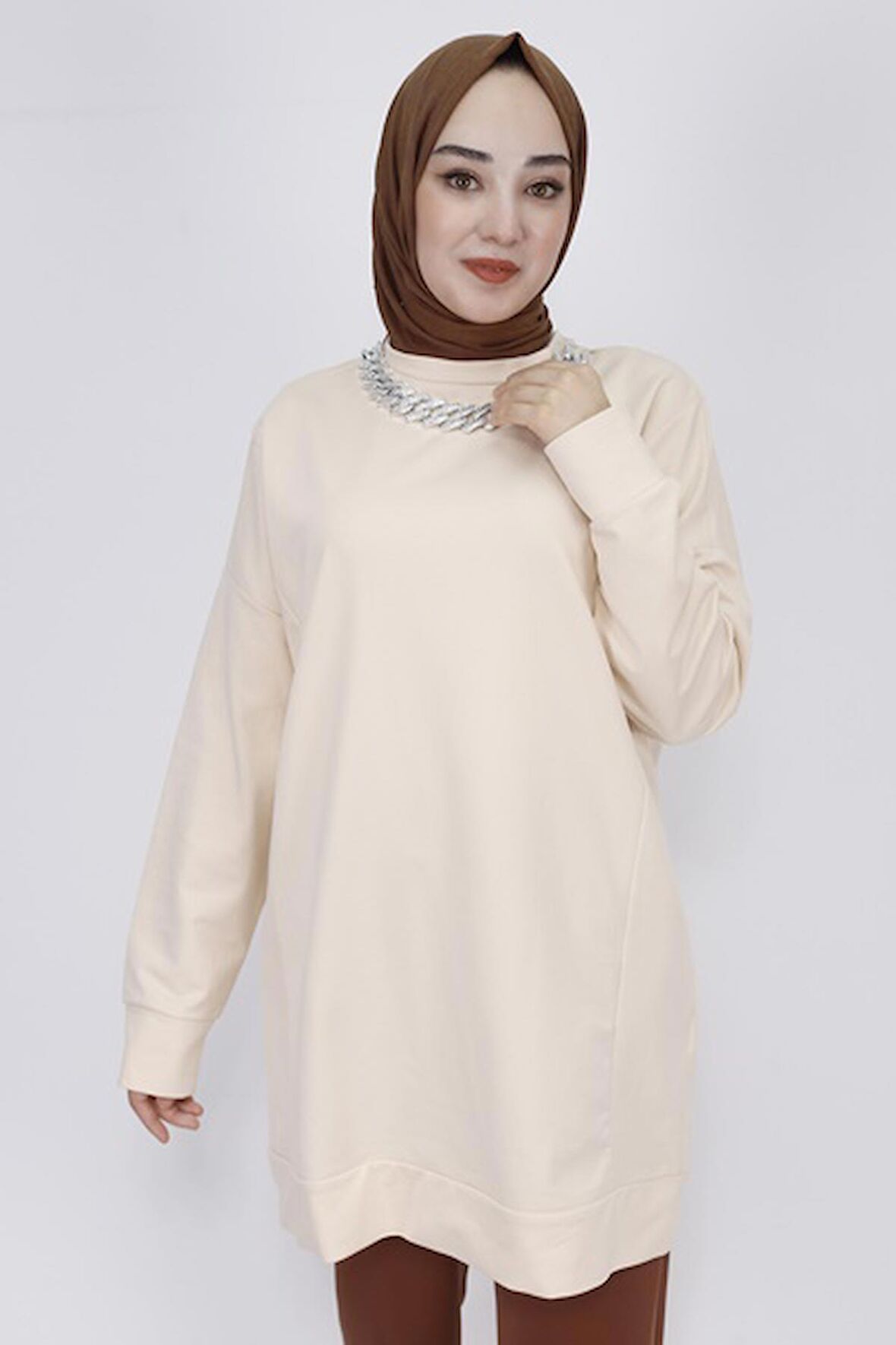 Zincir Kolye Detaylı 2 İp Kumaş Sweatshirt