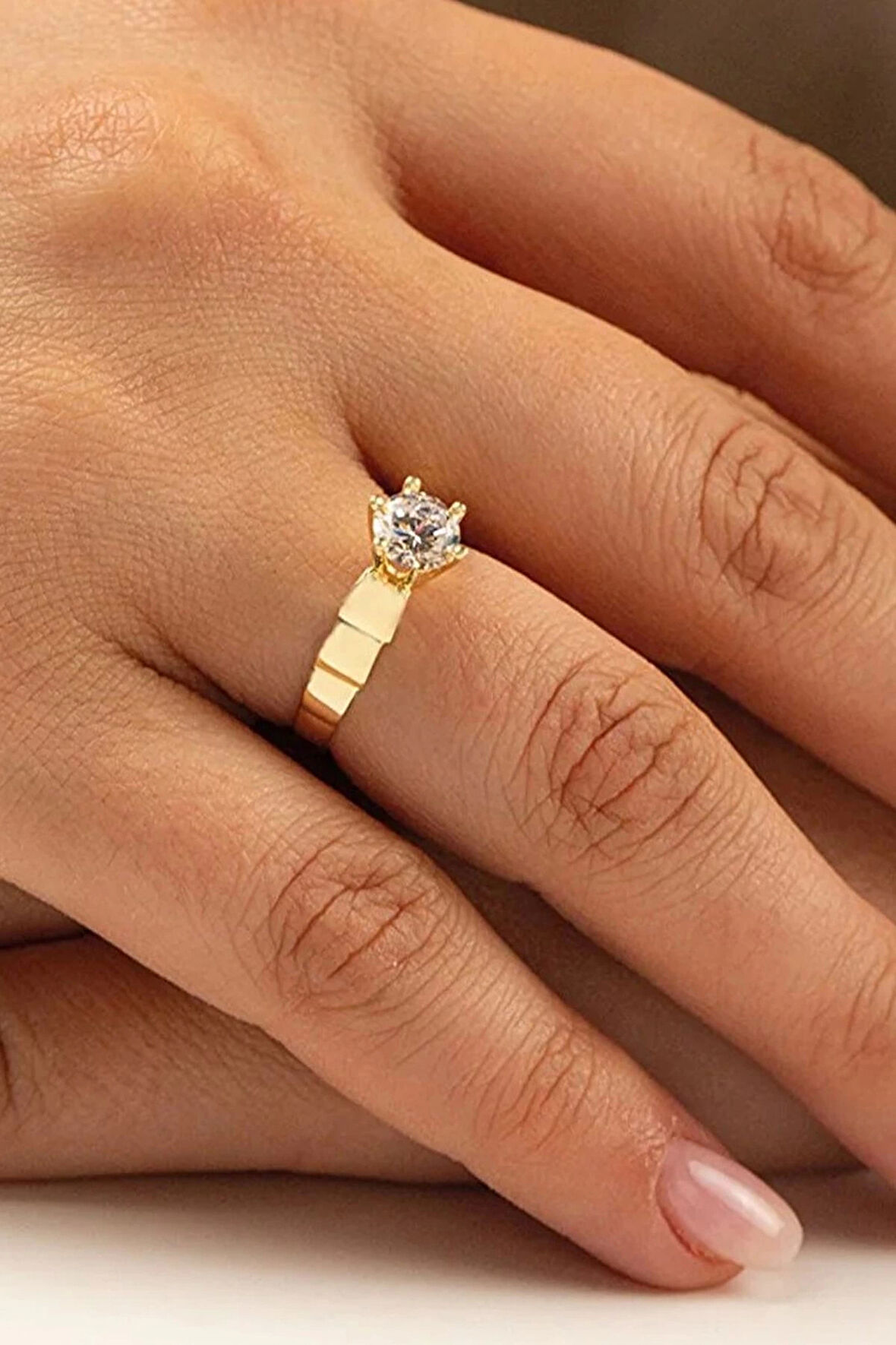 14 Ayar Tektaş Altın Yüzük