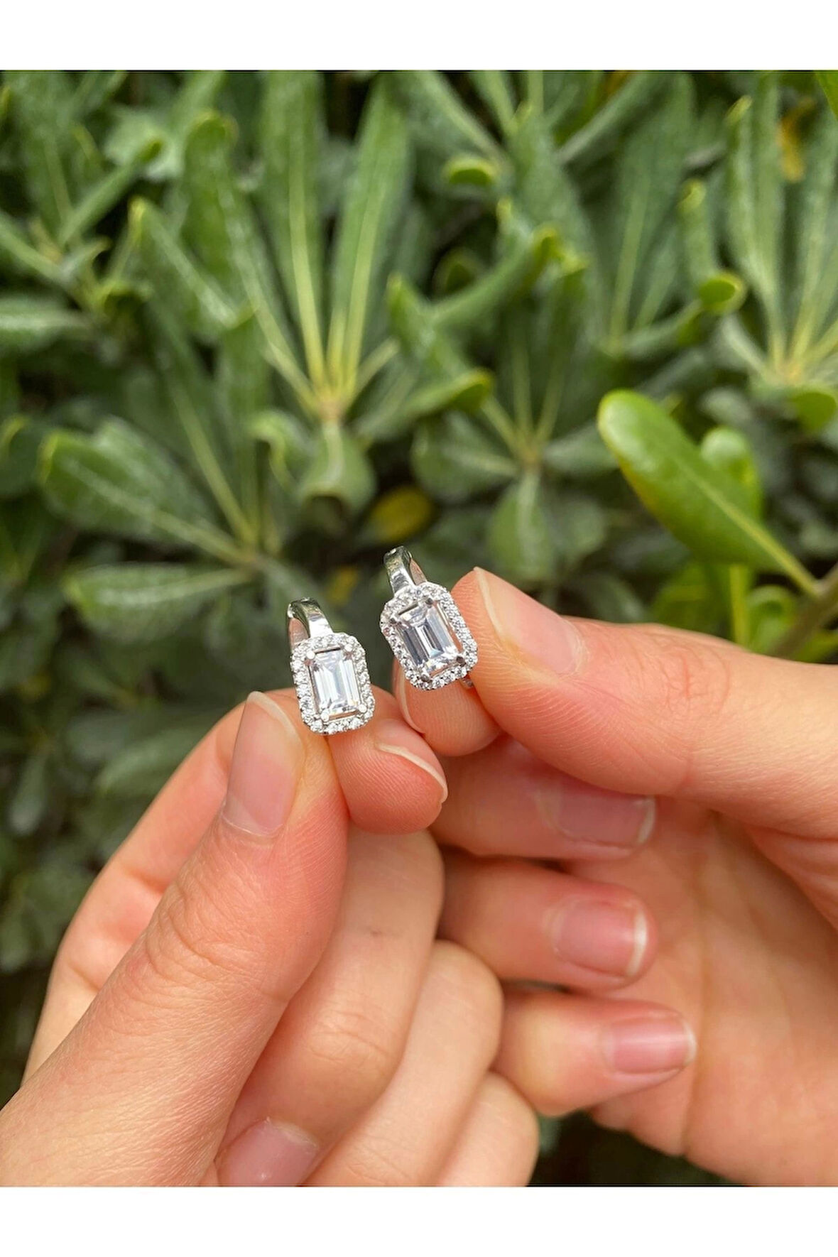 14 Ayar Tektaş Baget Altın Küpe