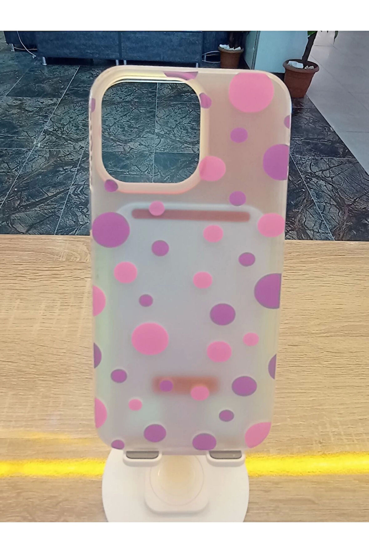 İPhone 14 Pro Max Uyumlu Hologram Özellikli Işıkta Renk Değiştiren Kapak