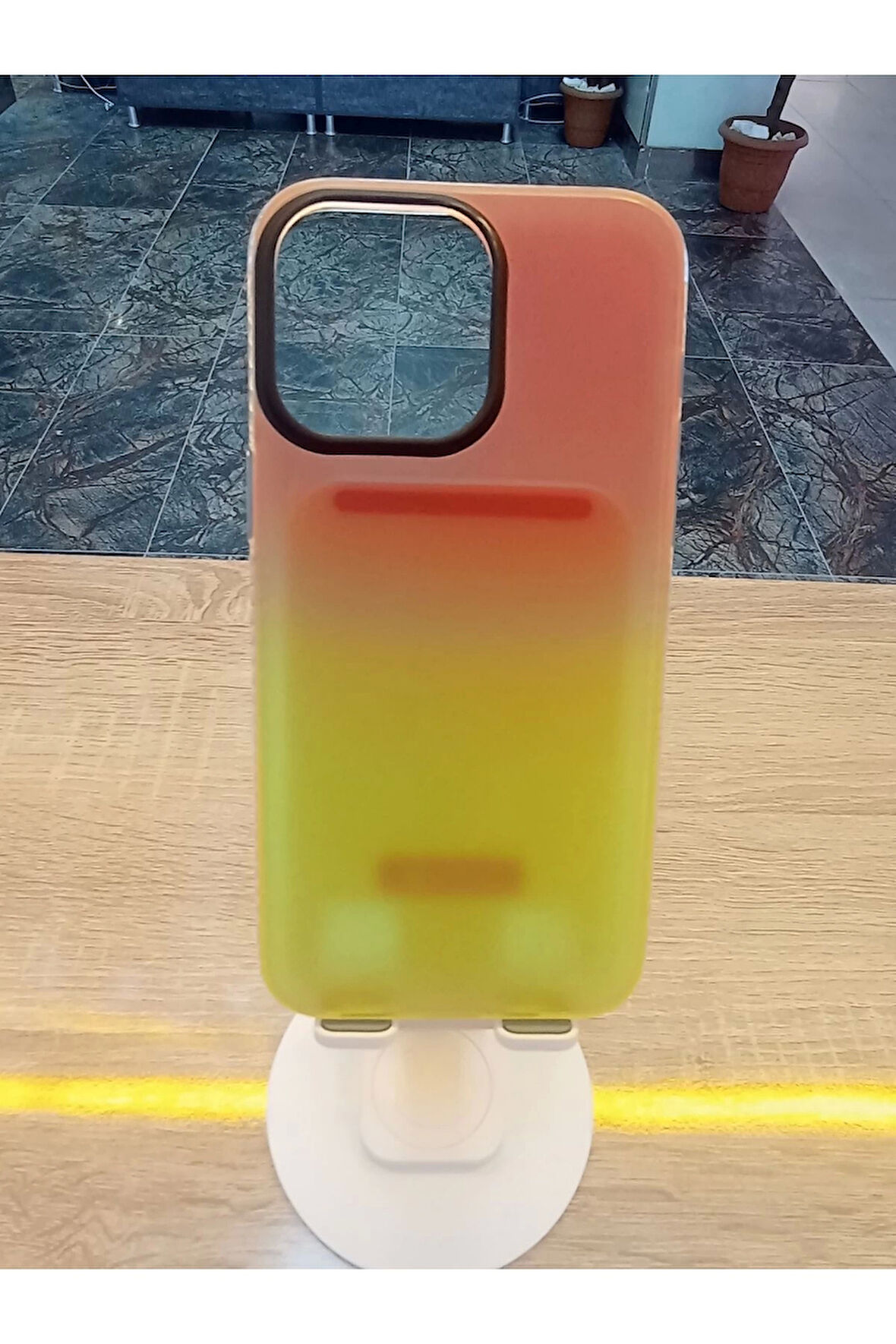 İPhone 14 Pro Max Uyumlu Hologram Özellikli Işıkta Renk Değiştiren Kapak