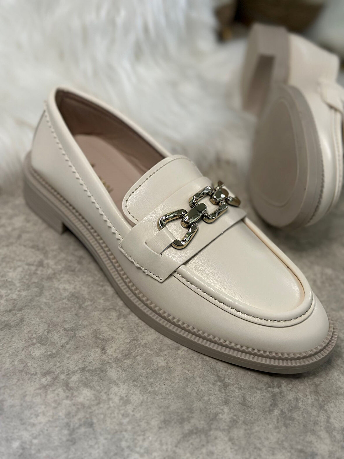 Günlük Kadın Loafer Makosen Klasik Alçak Topuklu Desenli Taban Zincirli Oval Burunlu Ayakkabı 150