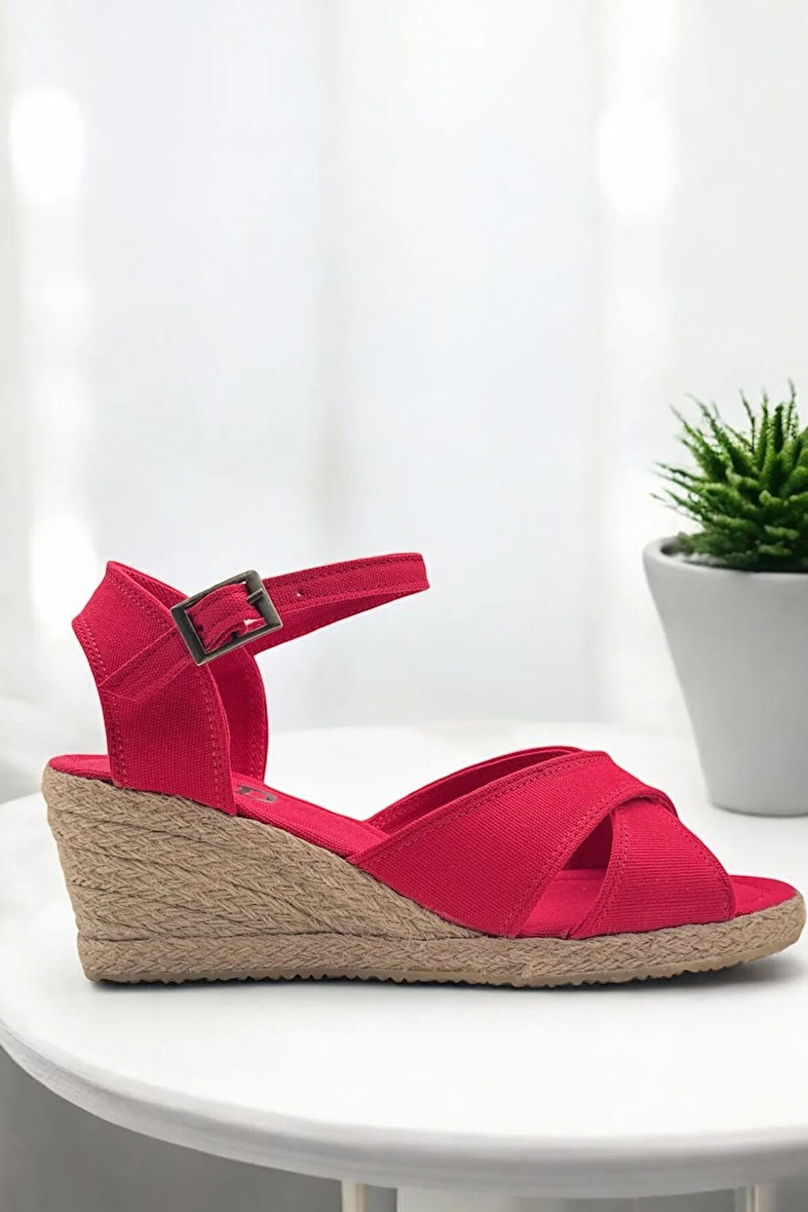 Kadın Yazlık Çapraz Keten Sandalet – Dolgu Topuk Espadril Tasarım