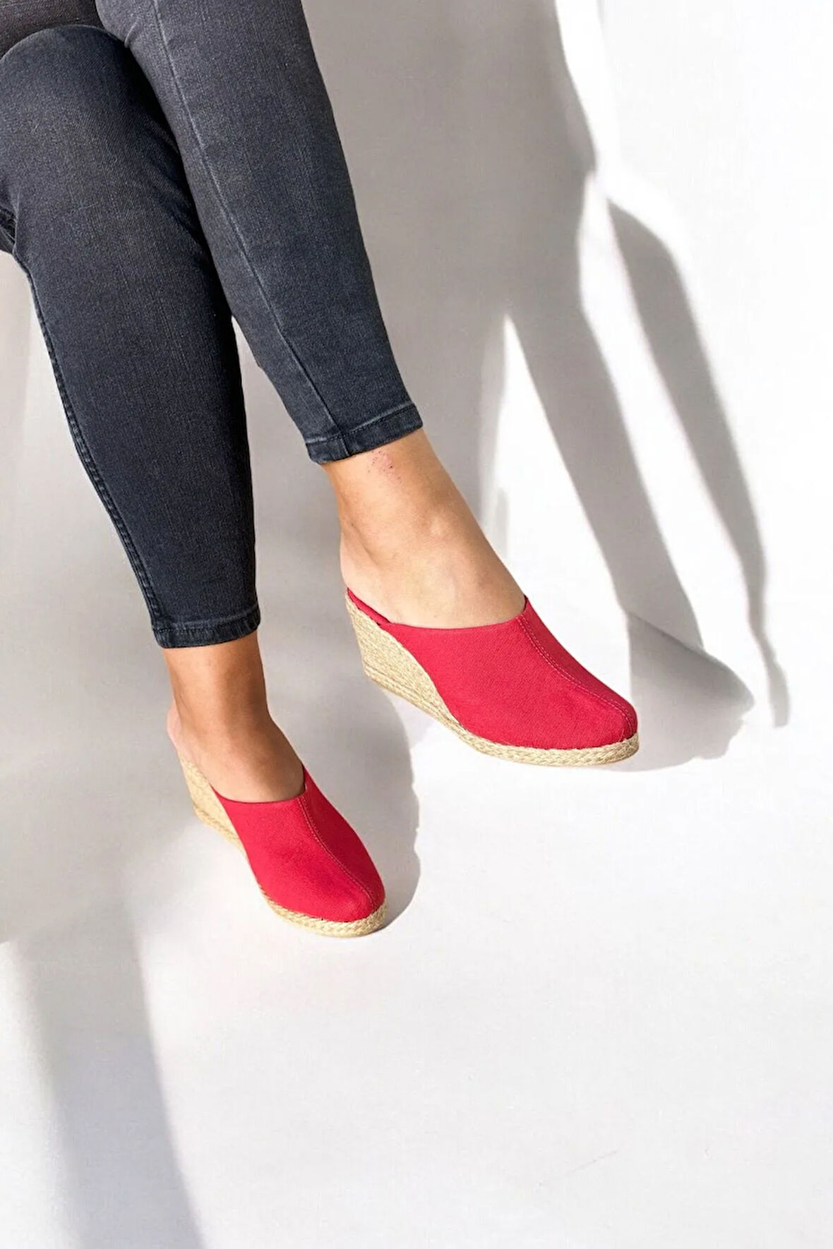 Kadın Kapalı Burun Espadril – Dolgu Topuk & Keten Terlik Modeli