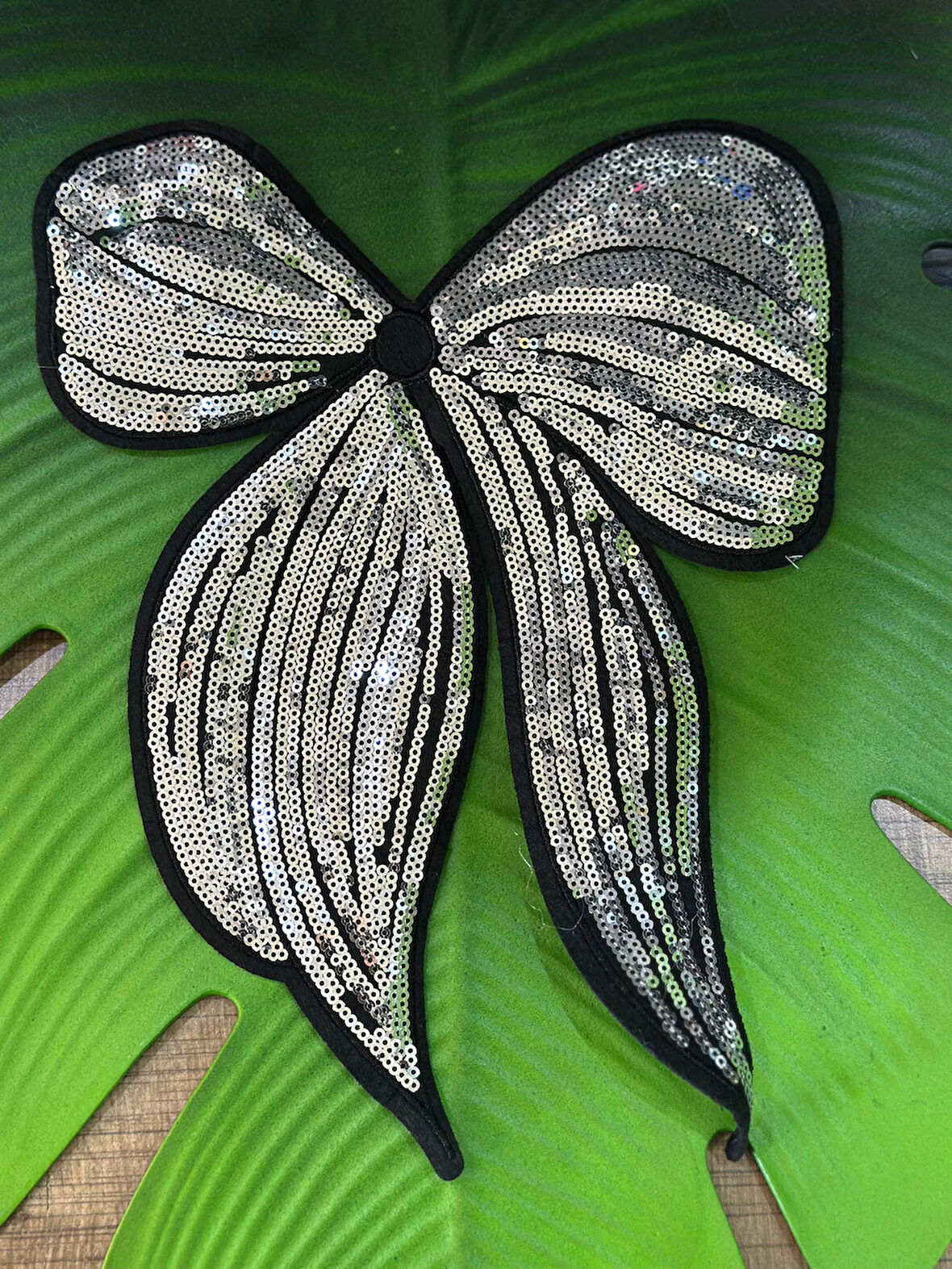 GÜPÜŞ PUL PAYET İŞLEME FİYYONK ARMA DİKİŞ APLİKE 29X22 CM